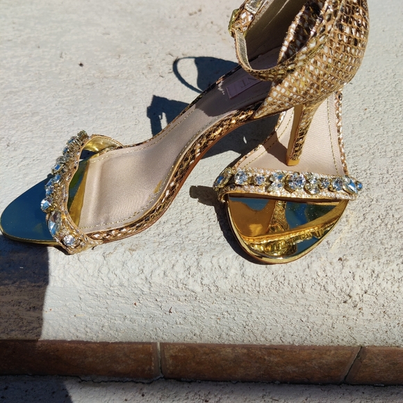 Gold snakeskin and rhinestone heel - Picture 10 of 16